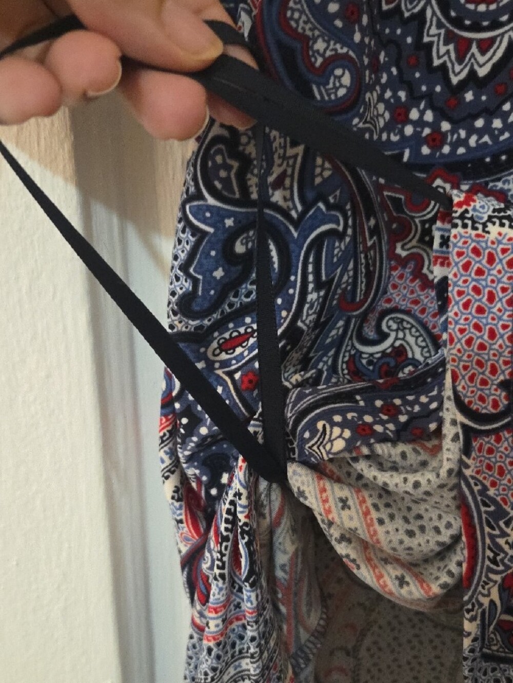 Tommy Hilfiger Sleeveless Paisley Tie-Neck Top - Navy, Red & White Large - Picture 3 of 8